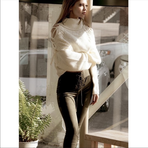 New! Stunning cold shoulder cropped chunky knit - Picture 4 of 4